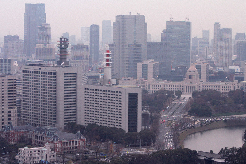 霞ケ関の官庁街や国会議事堂。新たな「公共」のあり方が問われている=東京都千代田区で、中村琢磨撮影