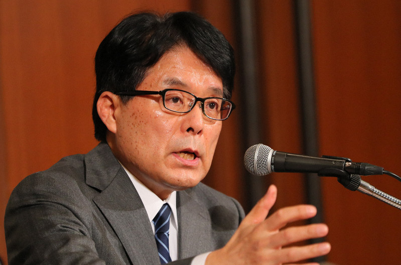 金融庁に業務改善計画を提出し、記者会見する日本郵政の増田寛也社長=東京都千代田区で2020年1月31日午後5時58分、長谷川直亮撮影