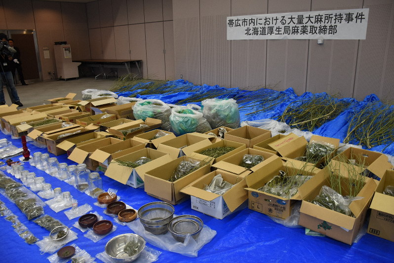 元 マトリ 部長が初の著作 大麻容認論 や 芸能人の逮捕予想 をどう見ているか 毎日新聞