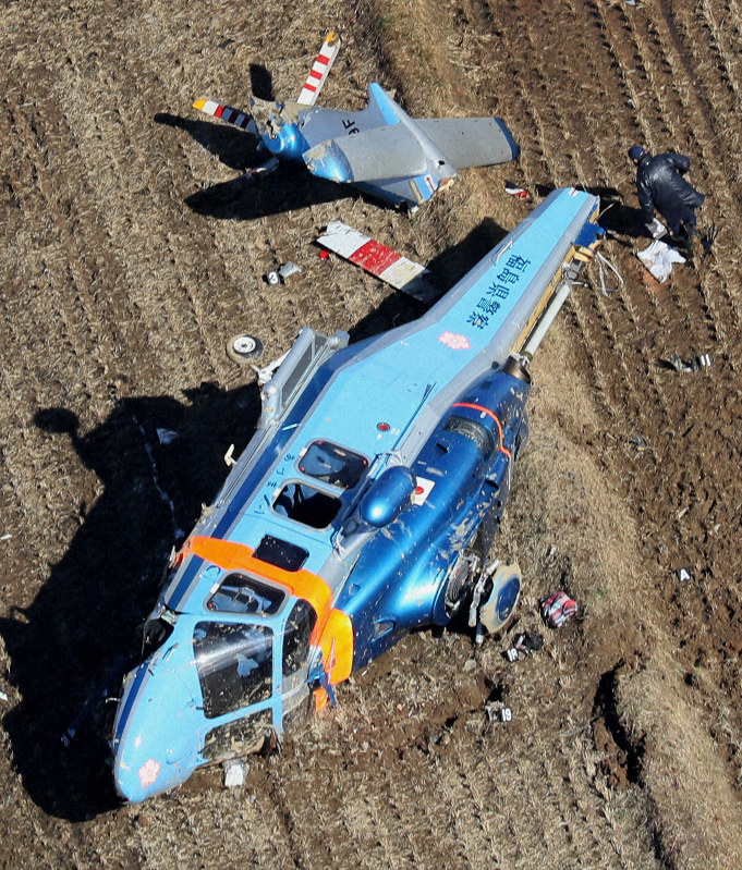 福島県警ヘリ不時着 風にあおられた 機体持ち直し田んぼに 事故で移植断念は初 毎日新聞