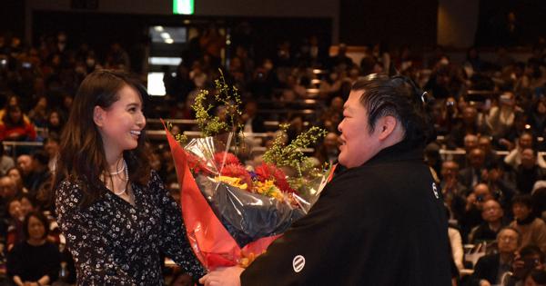 豪風が引退相撲 長男一本背負いに うれしい黒星 秋田出身力士で幕内歴代最多勝 写真特集5 8 毎日新聞