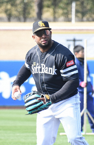 同じチームでやりたかった」タカ王会長と会話 バレンティン キャンプ 