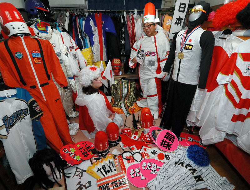 ｐｈｏｔｏリポート 出没 仮装応援団 帯広の夫婦 北海道 毎日新聞