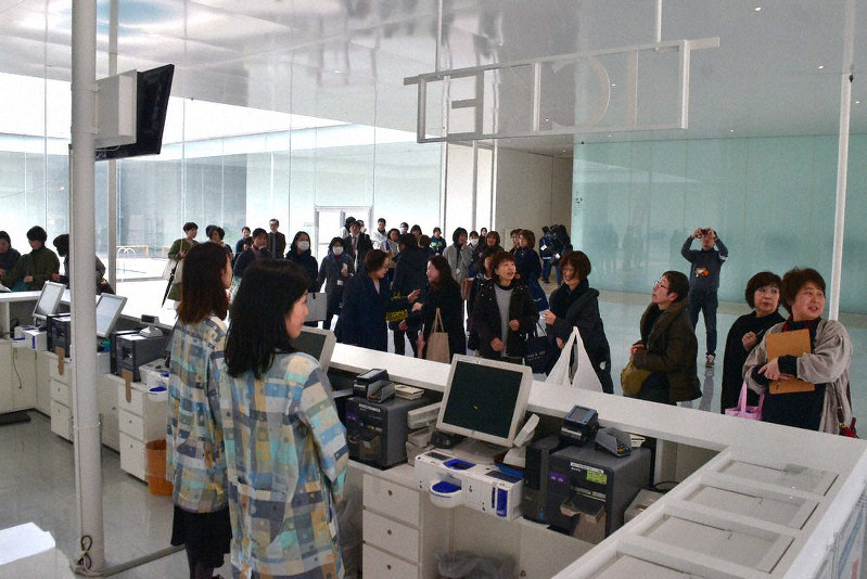 金沢２１世紀美術館 改修終了し再オープン 券売機を２台増設 石川 毎日新聞