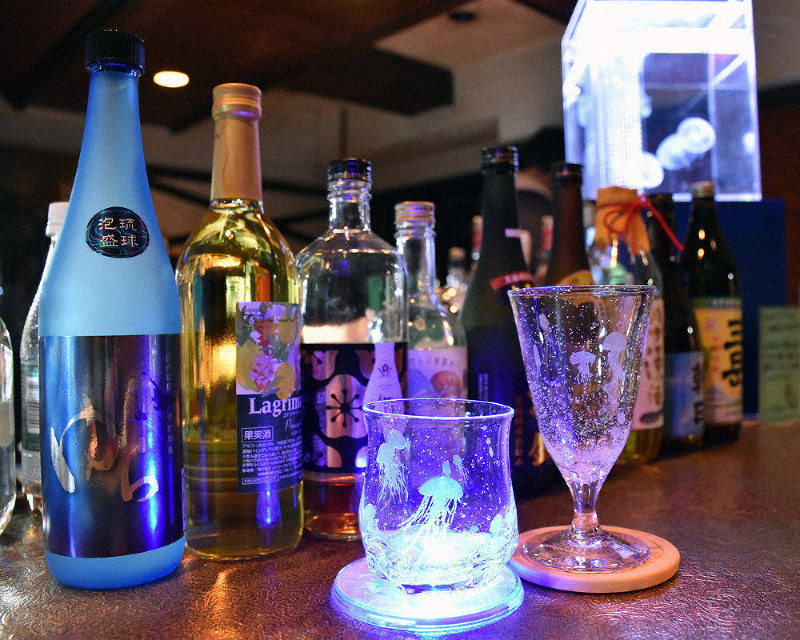 カメラ探訪 福井市 クラゲｂａｒ ほろ酔い たゆたう 北陸 毎日新聞