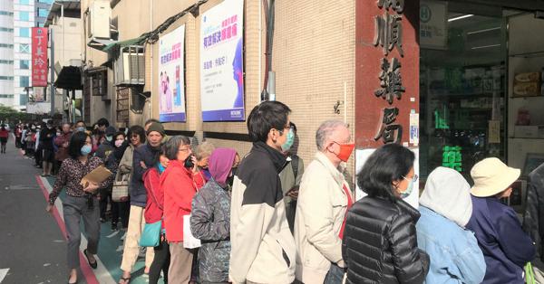台湾「マスク購入1人1週間で2枚まで」制限 新型肺炎、医療関係者らに