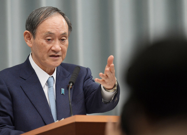 閣議後の記者会見で質問を受ける菅義偉官房長官=首相官邸で2020年2月7日午前10時24分、川田雅浩撮影