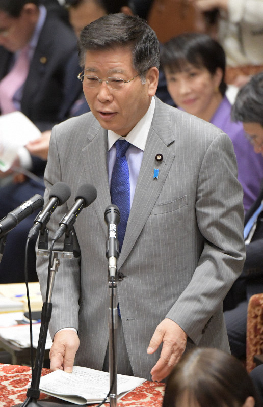 衆院予算委員会で答弁する衛藤晟一・少子化担当相=国会内で2020年2月3日、川田雅浩撮影