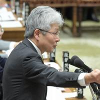 衆院予算委員会の集中審議で質問する立憲民主党の逢坂誠二政調会長＝国会内で２０２０年２月１２日午後３時、川田雅浩撮影