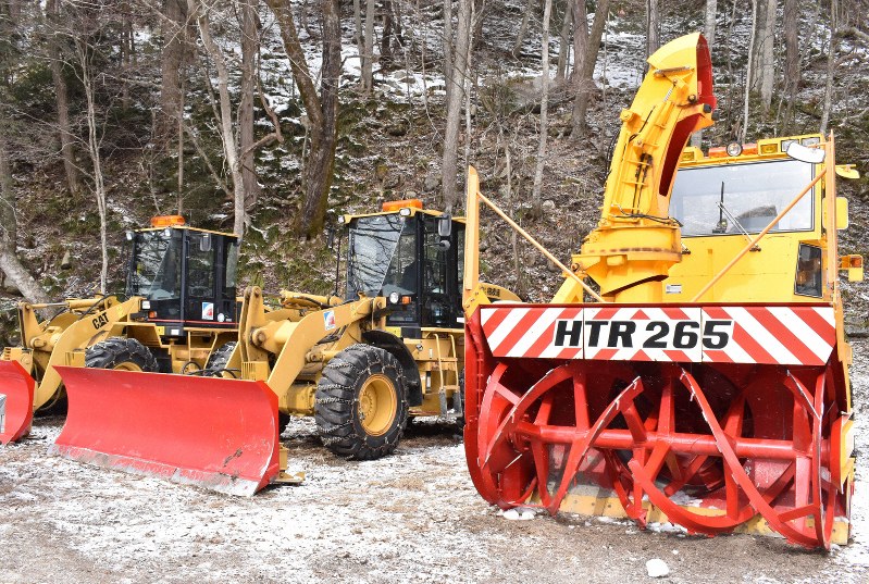 売り上げ「ゼロ」の除雪業者、スリップなしで事故減少 記録的暖冬の