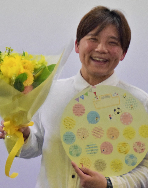 元なでしこ・大野忍が引退会見 「指導者に向かって走る」 最後まで涙
