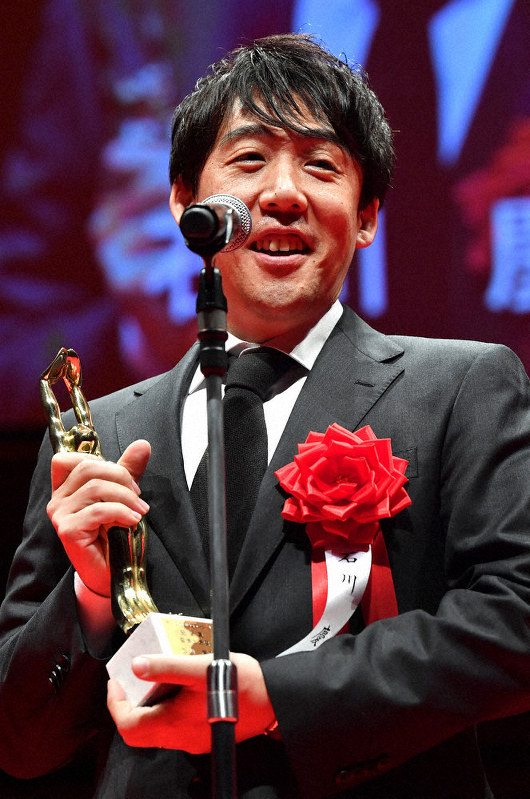 第74回毎日映画コンクールの表彰式であいさつする日本映画大賞と監督賞を受賞した石川慶監督=川崎市幸区で2020年2月13日、宮間俊樹撮影