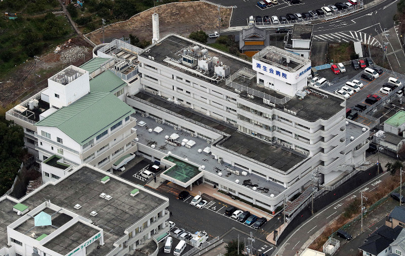 新型コロナウイルスへの感染が確認された男性医師が勤務している済生会有田病院=和歌山県湯浅町で2020年2月14日午前9時56分、本社ヘリから幾島健太郎撮影