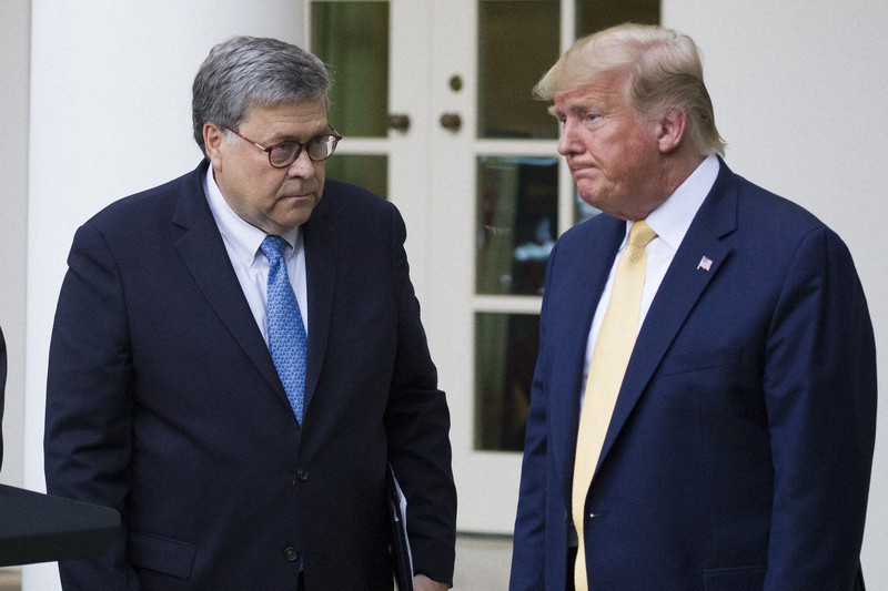 バー米司法長官(左)とトランプ米大統領=AP