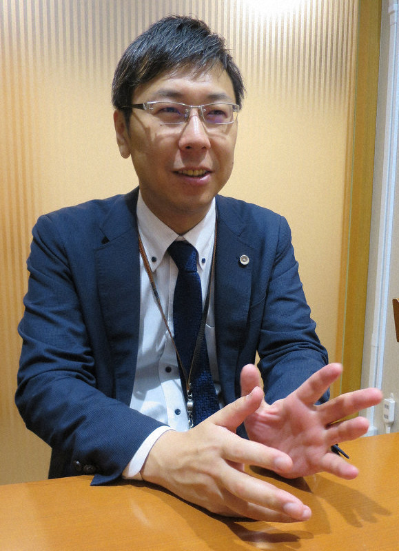 年次有給休暇の「すり替え取得」に注意を呼びかける佐々木亮弁護士=東京都千代田区で