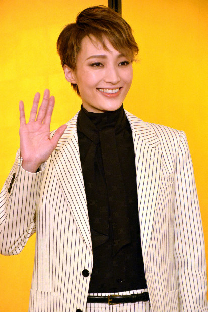 雪組男役トップ、望海風斗さん「宝塚の舞台が人生で一番幸せな時間」10