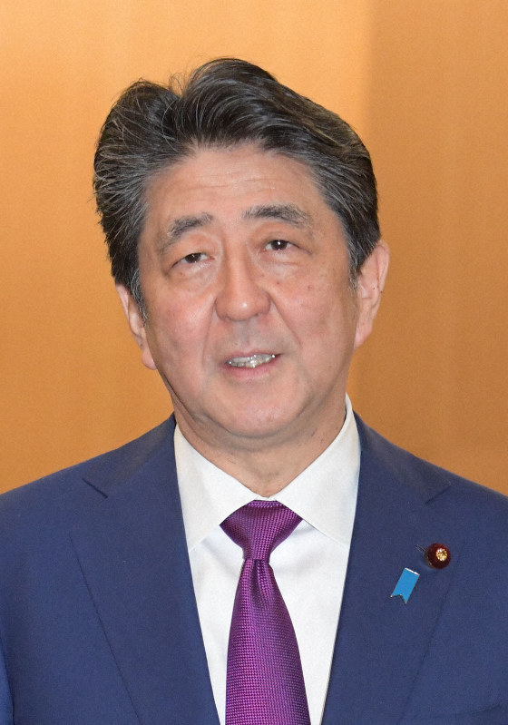 安倍晋三首相=2020年2月18日午後6時26分、川田雅浩撮影