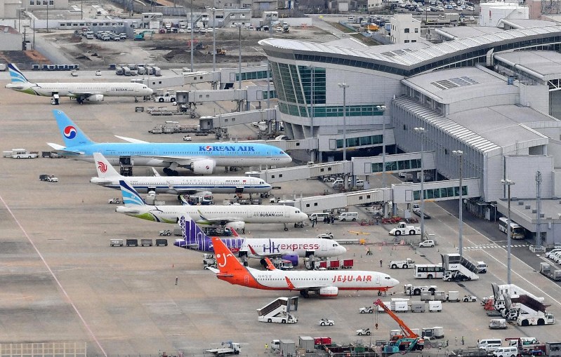 福岡空港国際線ターミナル=本社ヘリから野田武撮影