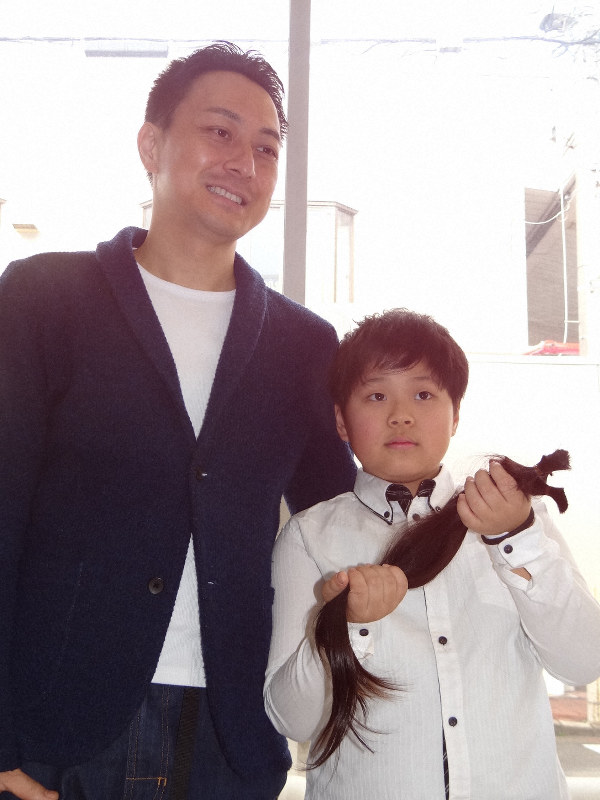 3年間伸ばした髪 病気の子に 新潟の小学生が寄付 これが最初のボランティア 毎日新聞