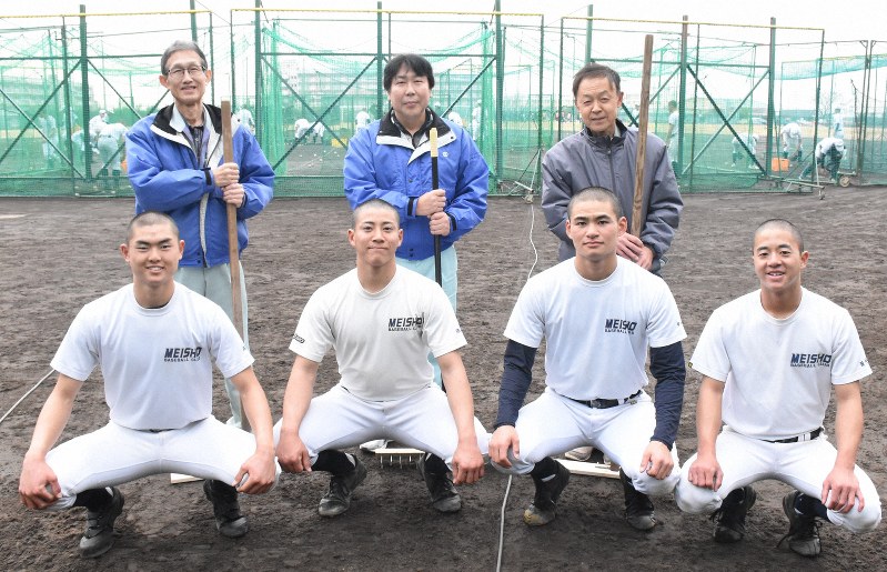明石商で新作トンボ 「甲子園と同じ土なのに…」 ぬかるみがきっかけ