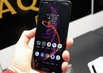 シャープ初の5G対応スマホ「アクオスR5G」