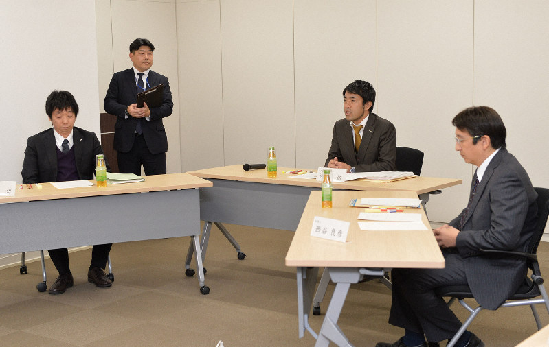 職員間ハラスメント事案に関する調査報告書をまとめるために開かれた第3回調査委員会=神戸市中央区で2020年2月21日午後1時34分、望月亮一撮影