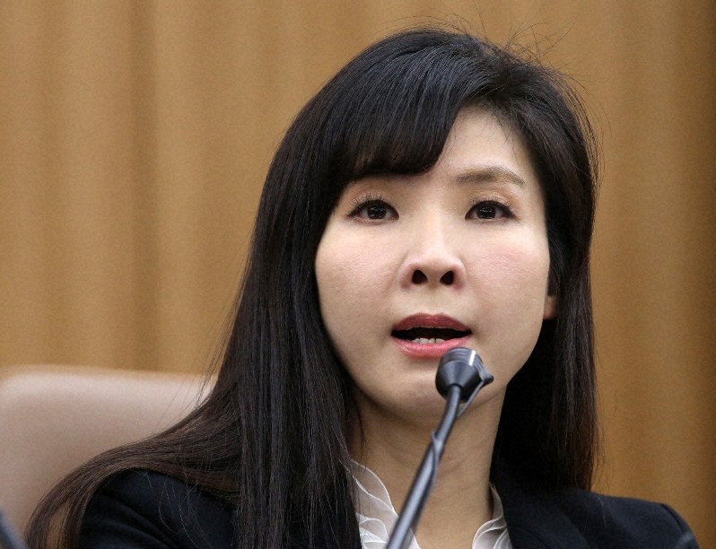 2019年1月24日、元検察局長に対してソウル中央地裁が懲役2年の実刑判決を言い渡したのを受け、弁護士会館で記者会見する徐志賢検事=朝鮮日報提供