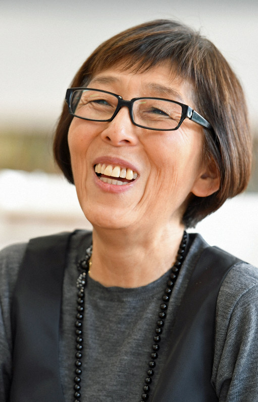 「あのころは、ぼんやりしていたなあ」と笑う妹島和世さん=東京都江東区辰巳で2019年12月23日、宮本明登撮影