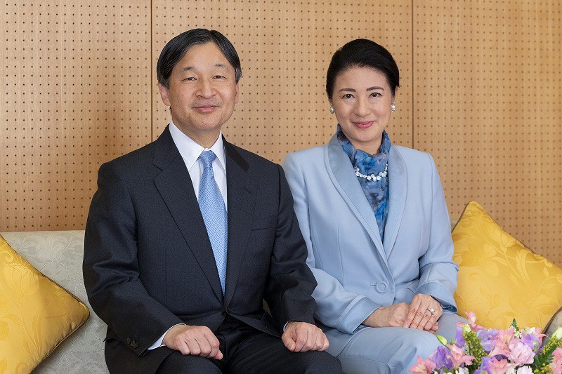 皇室：天皇陛下、60歳に 「象徴として責務果たす」 即位後初会見