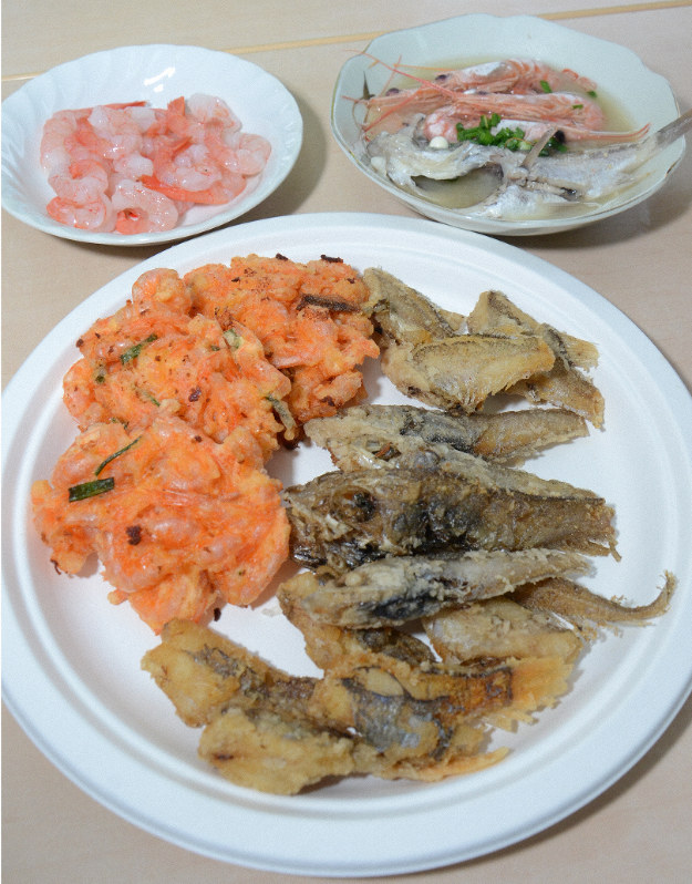ヒメアマエビやマルヒウチダイ、キュウシュウヒゲなどを使った深海魚料理=鹿児島県垂水市で2020年2月15日、松尾雅也撮影