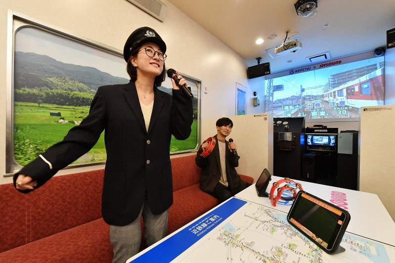 Railroad rhythm Karaoke room outfitted like train car opens in Osaka