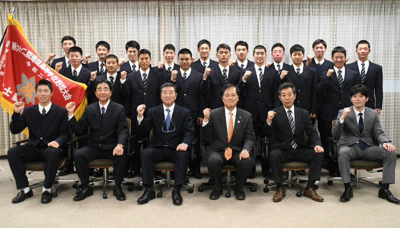 国士舘選手ら 挑戦者の気持ちで 世田谷区長表敬 東京 毎日新聞