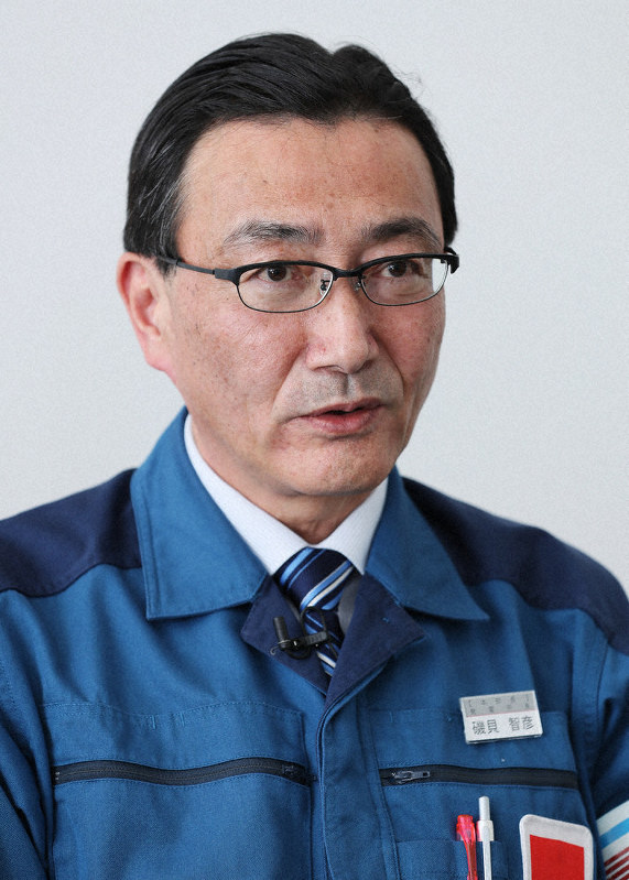 インタビューに答える東電の磯貝智彦・福島第1原発所長=福島県大熊町で、吉田航太撮影