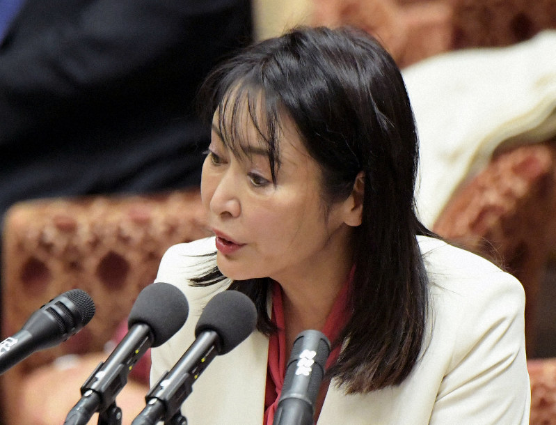 衆院予算委員会で黒川弘務・東京高検検事長の定年延長を巡る問題について答弁する森雅子法相=国会内で2020年2月27日午前9時41分、川田雅浩撮影