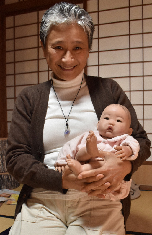 日本人で初めて「シェルハブ・メソッド」の国際公認資格を取得した高尾明子さん=松江市西津田10で、鈴木周撮影