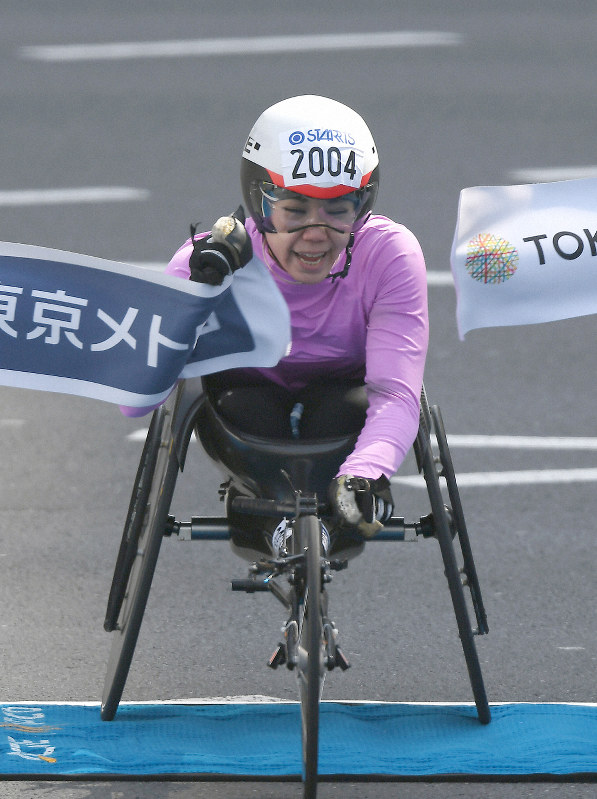 車いすの部女子で優勝した喜納翼=東京都千代田区で2020年3月1日、久保玲撮影