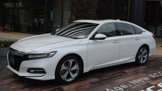 タイで生産し日本に輸入することになった新型アコード=東京・南青山のホンダ本社で2020年2月20日、川口雅浩撮影