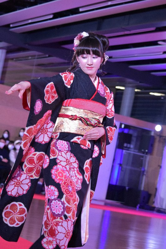 大学倶楽部 和洋女子大 卒業制作ファッションショー開催 服飾造形学科 毎日新聞