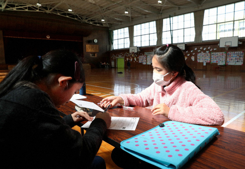 新型肺炎 休校開始 学童対応綱渡り 施設側 人繰り大変 毎日新聞