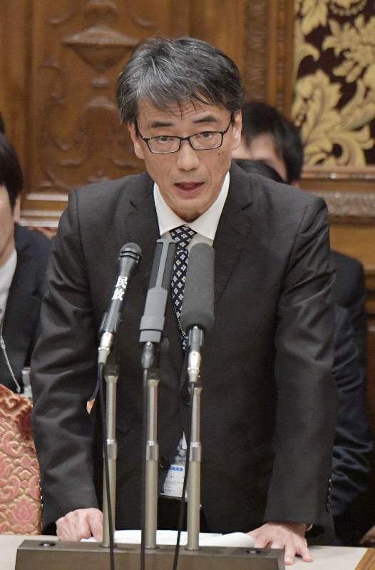 参院予算委員会で答弁する政府専門家会議座長の脇田隆字国立感染症研究所長=国会内で2020年3月2日午後、川田雅浩撮影
