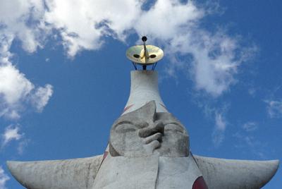 岡本太郎が制作した万博のシンボル、太陽の塔＝大阪府吹田市の万博記念公園で２０２０年２月２７日、山本直撮影