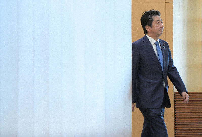首相官邸に入る安倍晋三首相=2020年3月6日午前8時2分、川田雅浩撮影