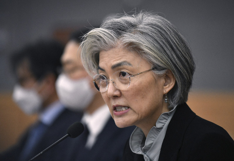 韓国の康京和外相=2020年3月6日、AP