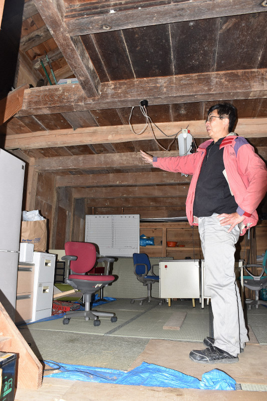 訪問介護ステーション開設の準備を進める星野勝弥さん=福島県飯舘村で2020年3月3日午後3時10分、渡辺暢撮影