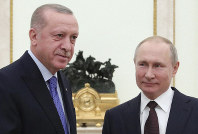 Russian President Vladimir Putin, right, and Turkish President Recep Tayyip Erdogan pose during their meeting in the Kremlin, in Moscow, Russia, on March 5, 2020. (Mikhail Klimentyev, Sputnik, Kremlin Pool Photo via AP)