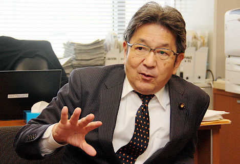 iPS研究予算カット問題に潜む安倍政権の意思決定の危うさ