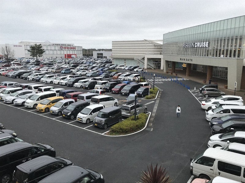 新型コロナ 観光地 駅ビル閑散 大型商業施設混雑 週末の人出 明暗 茨城 毎日新聞