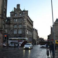 世界文化遺産にも登録されているエディンバラの旧市街の街並み＝イギリス・スコットランドで２０２０年、服部正法撮影