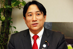 川田龍平氏＝高橋恵子撮影