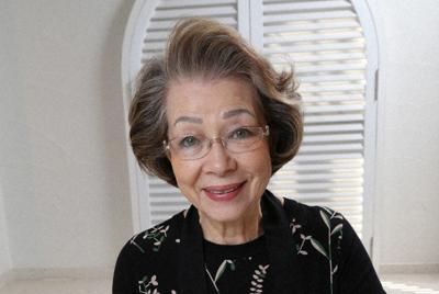 簡単チャウダーに牛乳を加える西川ヘレンさん＝大阪市北区で２０２０年２月２１日、大西達也撮影